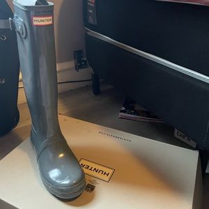 Barely worn hunter boots